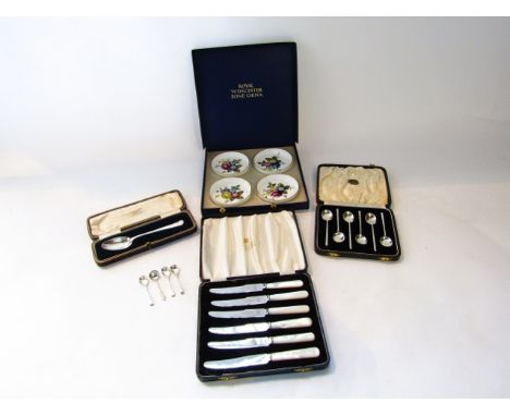 A cased set of six silver coffee spoons, William Suckling Ltd, Birmingham, 1941, 42g in total; a cased Shell pattern dessert 