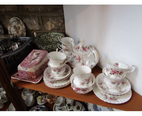 A six place Royal Albert Lavender Rose pattern tea service including teapot, milk jug and sugar bowl, together with an orient