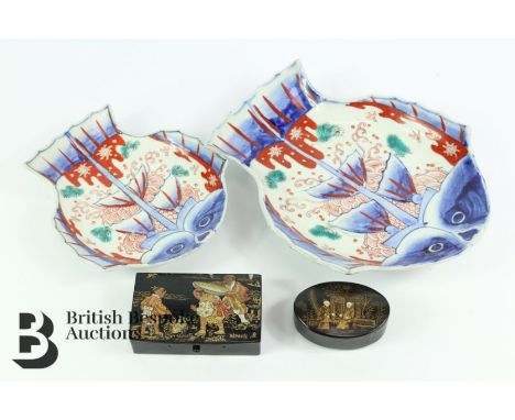 Pair of Japanese trinket boxes, together with two Imari serving dishes modelled as plaice, approx 18 cms and 25 cms.&nbsp;