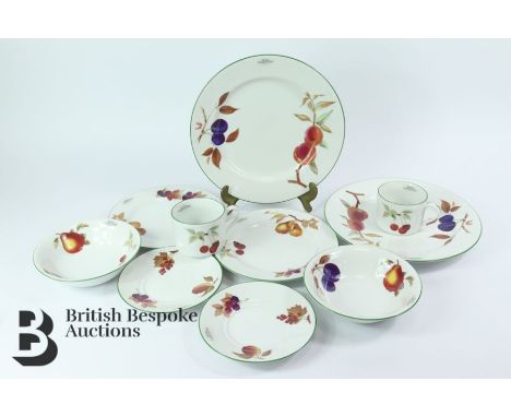 Box of Royal Worcester Evesham Vale porcelain (unused), including four cups, four saucers, four 10" plates, four 8" plates an