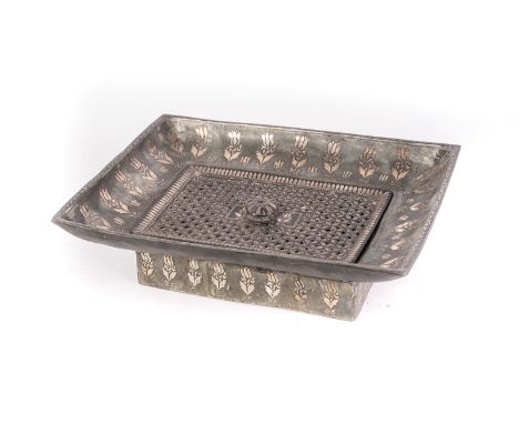 Indian Art A massive silver inlaid bidri brazier or water basin Southern India, 17th century . . Cm 37,00 x 10,20 x 29,30.
