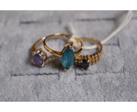 3 Ladies 9ct Gold Amethyst and Blue Topaz set rings 7g total weight 
