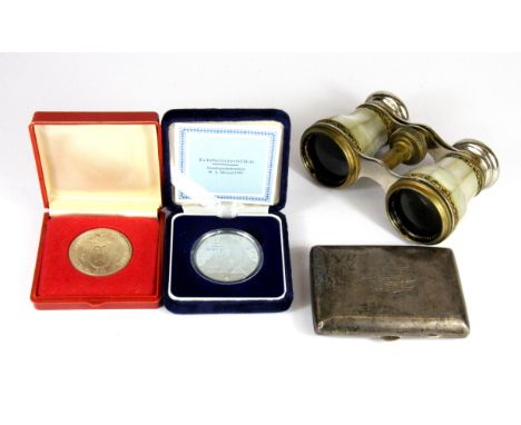 A small hallmarked silver cigarette case, a pair of opera glasses and two coins.