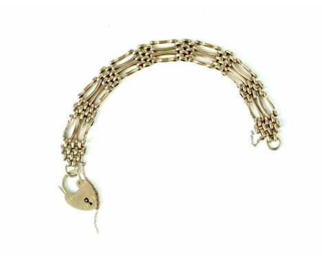 A 9ct gold gate bracelet with heart shaped clasp, approx 18.5g.