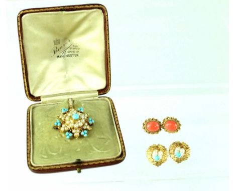 An Edwardian graduated pearl and turquoise star pendant brooch set in yellow metal (unmarked) with detachable brooch fitting,