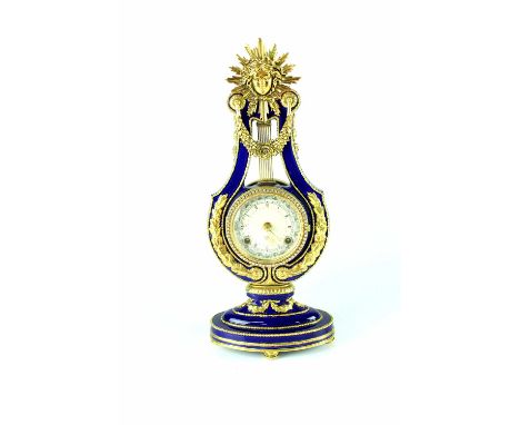 A Franklin Mint Marie-Antoinette chiming mantel clock, height 39cm. CONDITION REPORT Please note that this lot is not suitabl