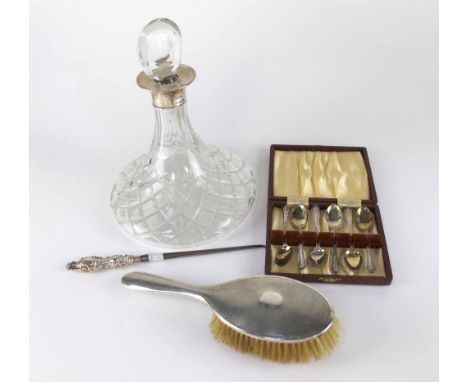 A small mixed lot of silver to include an Edward VII hallmarked silver handled button hook, Birmingham 1902, Levi &amp; Salam