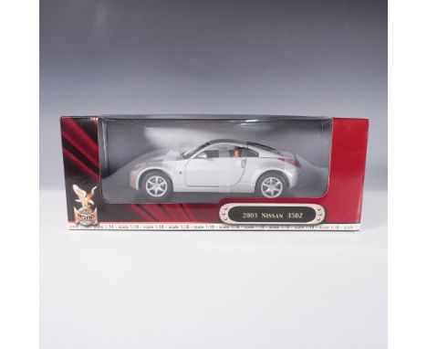 A Yat Ming Deluxe Edition 1:18 scale diecast model of the 2003 Nissan 350Z. This finely crafted model features a silver exter