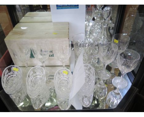 6 Wine glasses, water jug, decanter and stopper and eight avocado dishes (16)