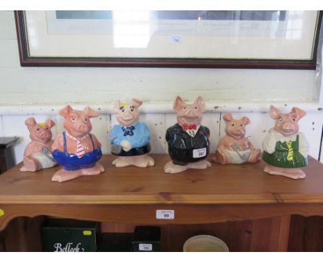 Four Wade Natwest piggy bank money boxes and two other Natwest piggy banks (6)