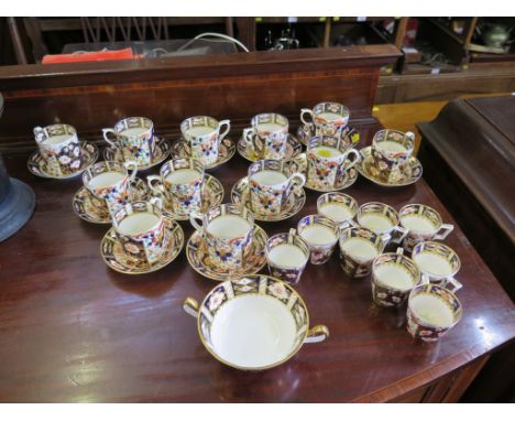 Twelve Crown Derby coffee cans with saucers, nine coffee cups and a two-handled bowl (34)