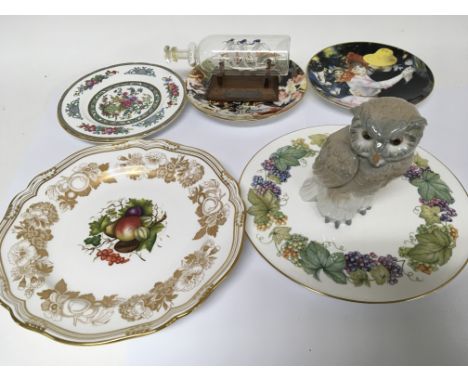 A collection of porcelain comprising a Spode plate Worcester cake plates, a NAO owl and other oddments.