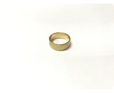 An 18ct gold wedding ring. Weight approx 9.6g, size approx T