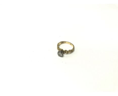 An 18ct gold ring set with solitaire diamond (approx 0.30 carat). Size approx O, weight approx 4g.