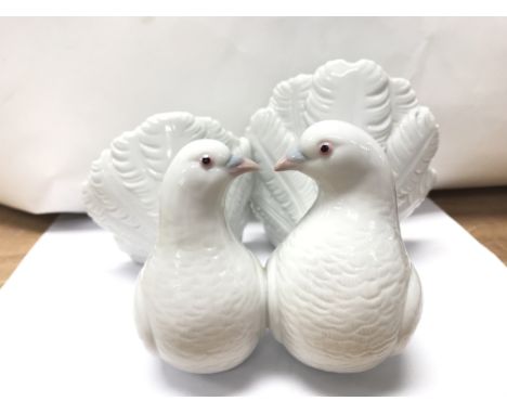A Lladro figure of two doves.