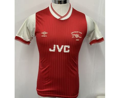 Arsenal 85/86 Home Match Worn Football Shirt: Red short sleeve JVC medium excellent condition shirt worn by Viv Anderson. Emb