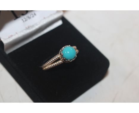 A 925 silver and turquoise set ring 