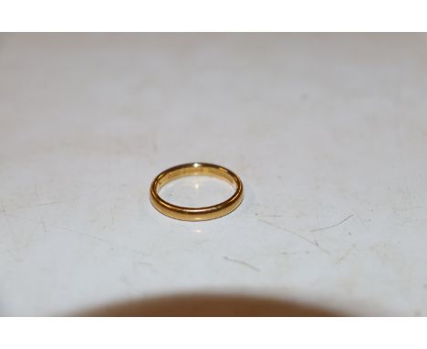 A 22ct gold wedding band, ring size L/M Approx. 4.1g