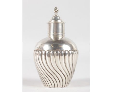 A SMALL GEORGE III WRYTHEN FLUTED CADDY AND COVER. London 1788.