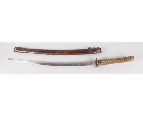 AN EARLY/MID 20TH CENTURY JAPANESE KATANA SWORD, with steel blade, leather scabbard and shagreeen hilt, the tsuba and fuchi w