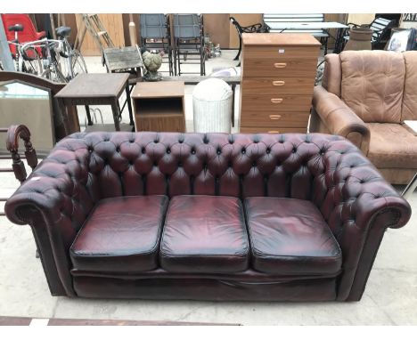 A GOOD QUALITY OXBLOOD LEATHER THREE SEATER CHESTERFIELD SOFA 