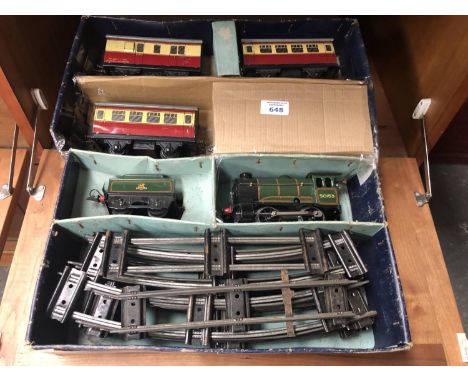 A VINTAGE BOXED HORNBY TIN PLATE TRAIN SET TO INCLUDE TYPE 51 LOCOMOTIVE 