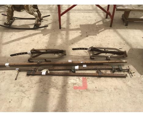 A QUANTITY OF SASH CLAMPS AND A PAIR OF VINTAGE CLAMPS 