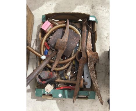 A QUANTITY OF TOOLS TO INCLUDE SHOVEL HEAD, PICK AXE HEADS, BOTTLE JACK ETC 