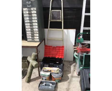 A THREE RUNG METAL STEP LADDER, A TOOL BOX, TORCH, TAPS AND FENCE LIFE ETC 