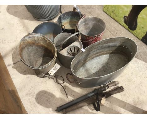 SIX VARIOUS VINTAGE BUCKETS AND PANS TO INCLUDE FIRE, MOP, COAL, JAM ETC AND A VINTAGE SPRAYER ETC 