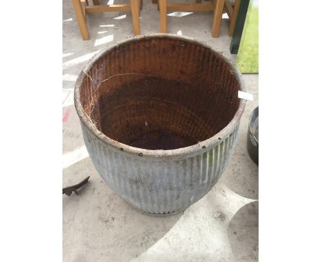A VINTAGE DOLLY TUB 