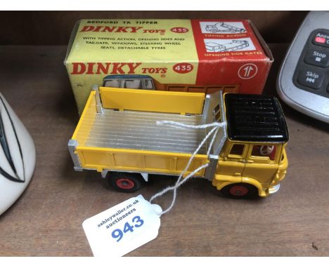 A VINTAGE BOXED DINKY BEDFORD TK TIPPER NO. 435 MODEL 