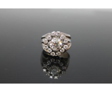 A DIAMOND CLUSTER RING WITH CENTRAL DIAMOND OF APPROX 2CT, surrounded by twelve diamonds of an approx combined weight of 1ct,