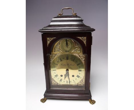 A MODERN MAHOGANY CASED BRACKET CLOCK BY 'HUTT & HOLLAND - ESSEX', brass face with Roman numerals and strike/silent dial to t