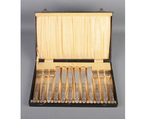 A cased six pieced silver handled fish set, with EPNS blades. Assayed for Sheffield, 1926 by William Yates  