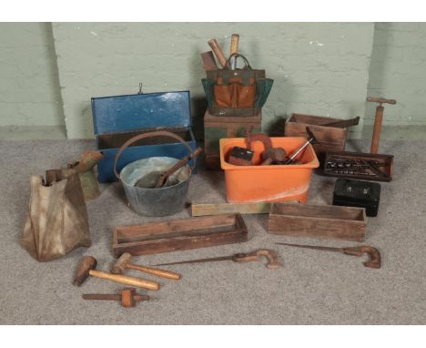 A large quantity of tools, boxes and accessories. To include toolbox, hammers, 'Yankee' rachet screwdriver, saws, clamps, vin