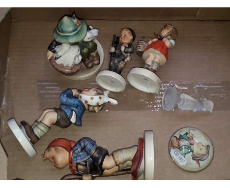 5 Hummel figures (produced 1960-79) with Goebel glass figure and paperweight with Hummel image 