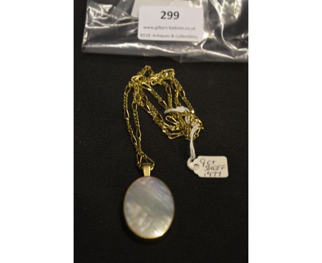 Mother of Pearl Pendant on 9ct Gold Mount with 22" Chain - Sheffield 1977, Chain: ~10g 