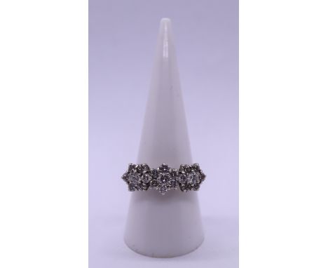 9ct gold triple daisy diamond cluster ring - Size P 