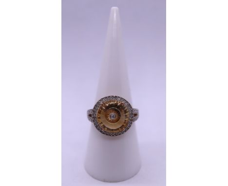 9ct gold unusual citreen &amp; diamond set ring - Size O 