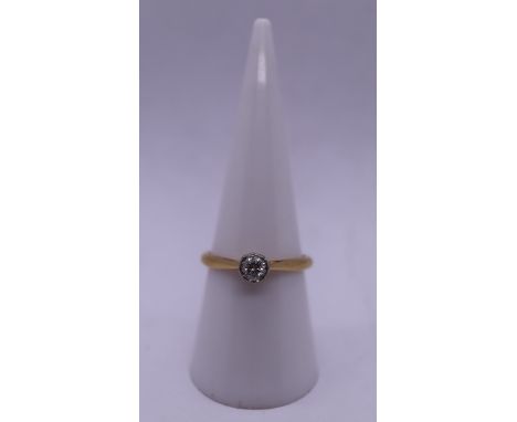 18ct gold diamond solitaire ring - Size O 