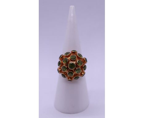 18ct gold peridot set ring - Size L - Approx W: 3.9g 