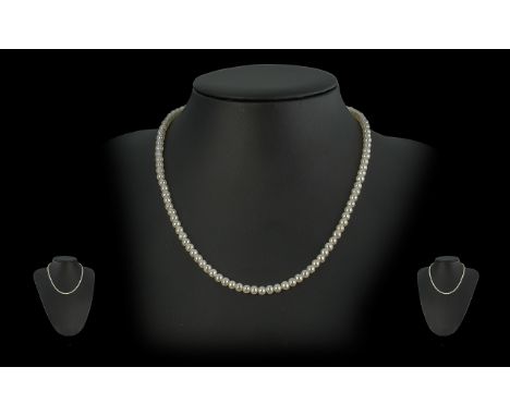 Pearl Necklace with 18ct Clasp. Lovely Well Matched Pearl Necklace, Pearls of Good Colour and Lustre. 18ct Clasp. 16 Inches I