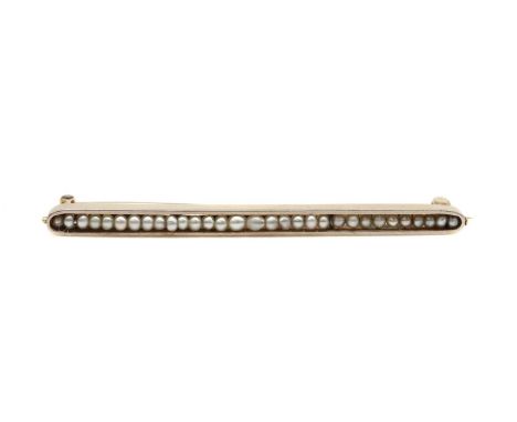 A collection of jewellery, to include an Edwardian gold seed pearl bar brooch, with a row of seed pearls, untested, wire set 
