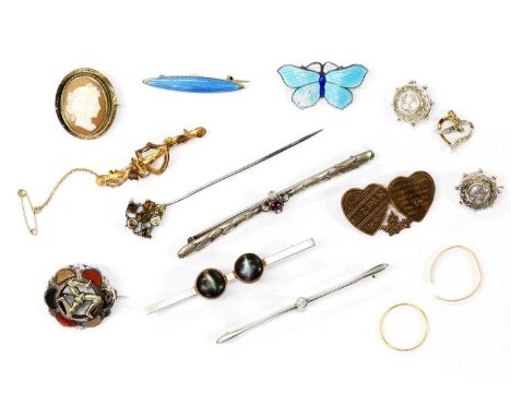 A collection of jewellery, to include a 22ct gold wedding ring, split, 0.76g, a gold wedding ring tested as approximately 18c