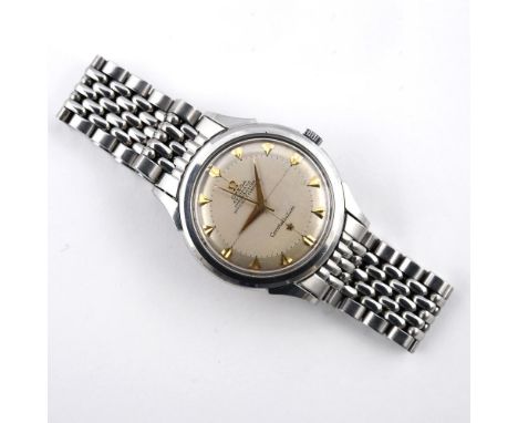 A GENTLEMAN'S STAINLESS STEEL AUTOMATIC CHRONOMETRE CONSTELLATION WRISTWATCH BY OMEGA. the signed circular dial with dagger n