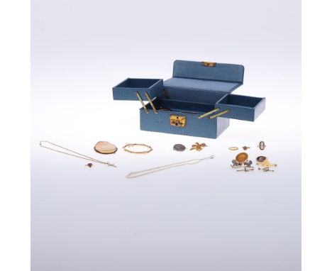 A QUANTITY OF JEWELLERY IN BLUE LEATHER JEWELLERY BOX. including an 18ct gold signet ring, 4.3 grams, a 22ct gold wedding ban