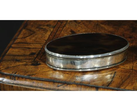 A George III silver and tortoiseshell navette shaped snuff box, stand-away hinged cover, 8cm wide, c.1800 