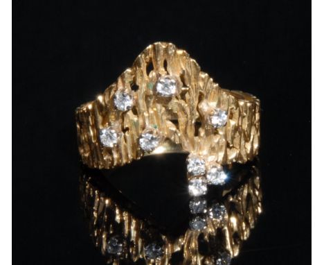 A modernist diamond set pierced arrow shape texture ring, set with eight round brilliant cut diamonds, size O/P, 8.5g 