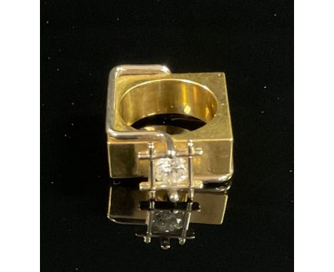 An unusual modernist diamond solitaire ring, the round brilliant cut stone approximately 1ct within a square bar mount, raise